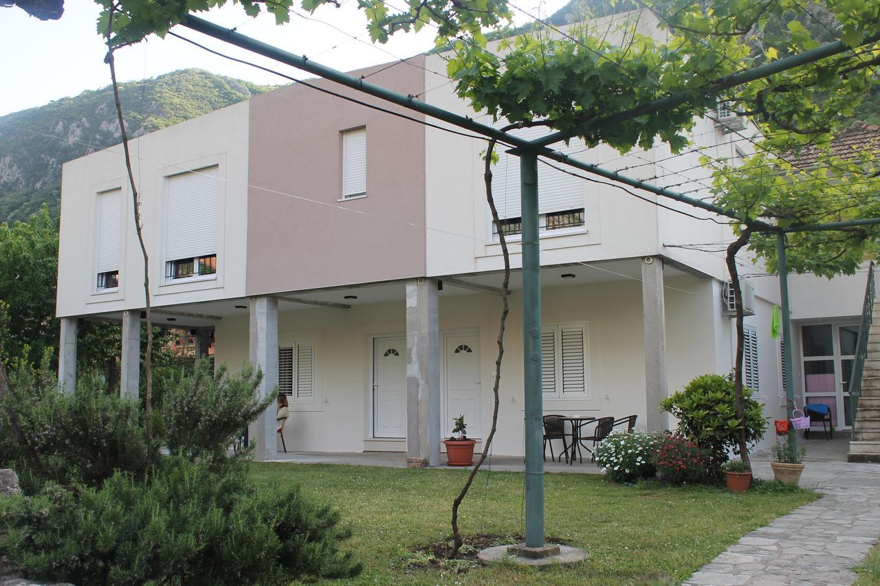 Apartments Grgurevic Котор Екстер'єр фото